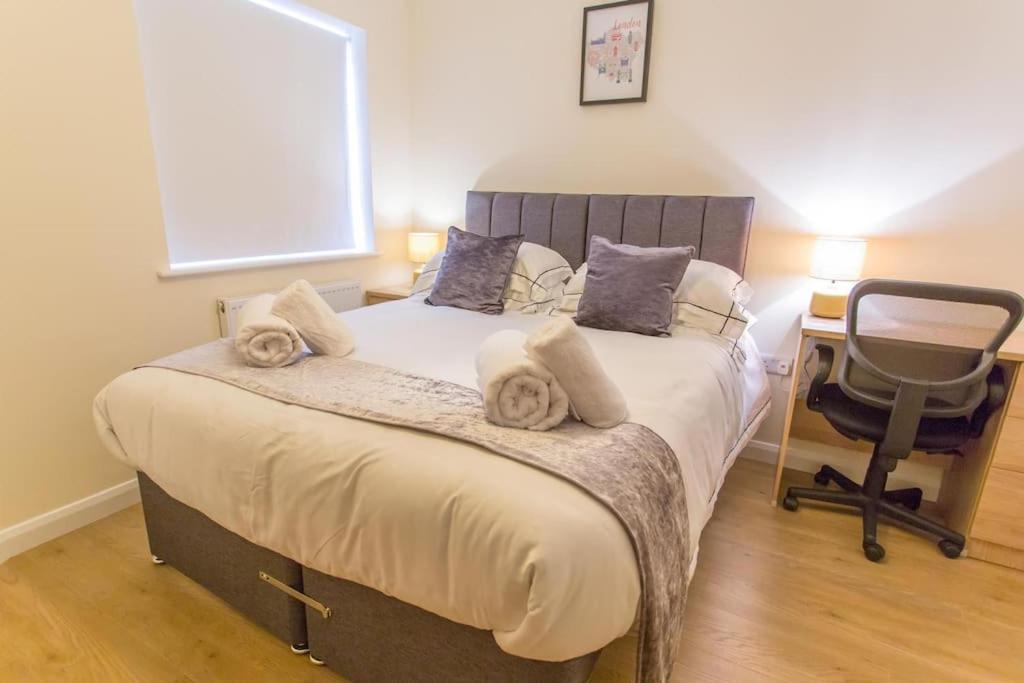 The Kensington Apartment, Free Carpark, Ideal Location For Exploring & Nearby Places, Easy Access To Ring Road Mini Plant, Universities & Science Parks Apartamento *