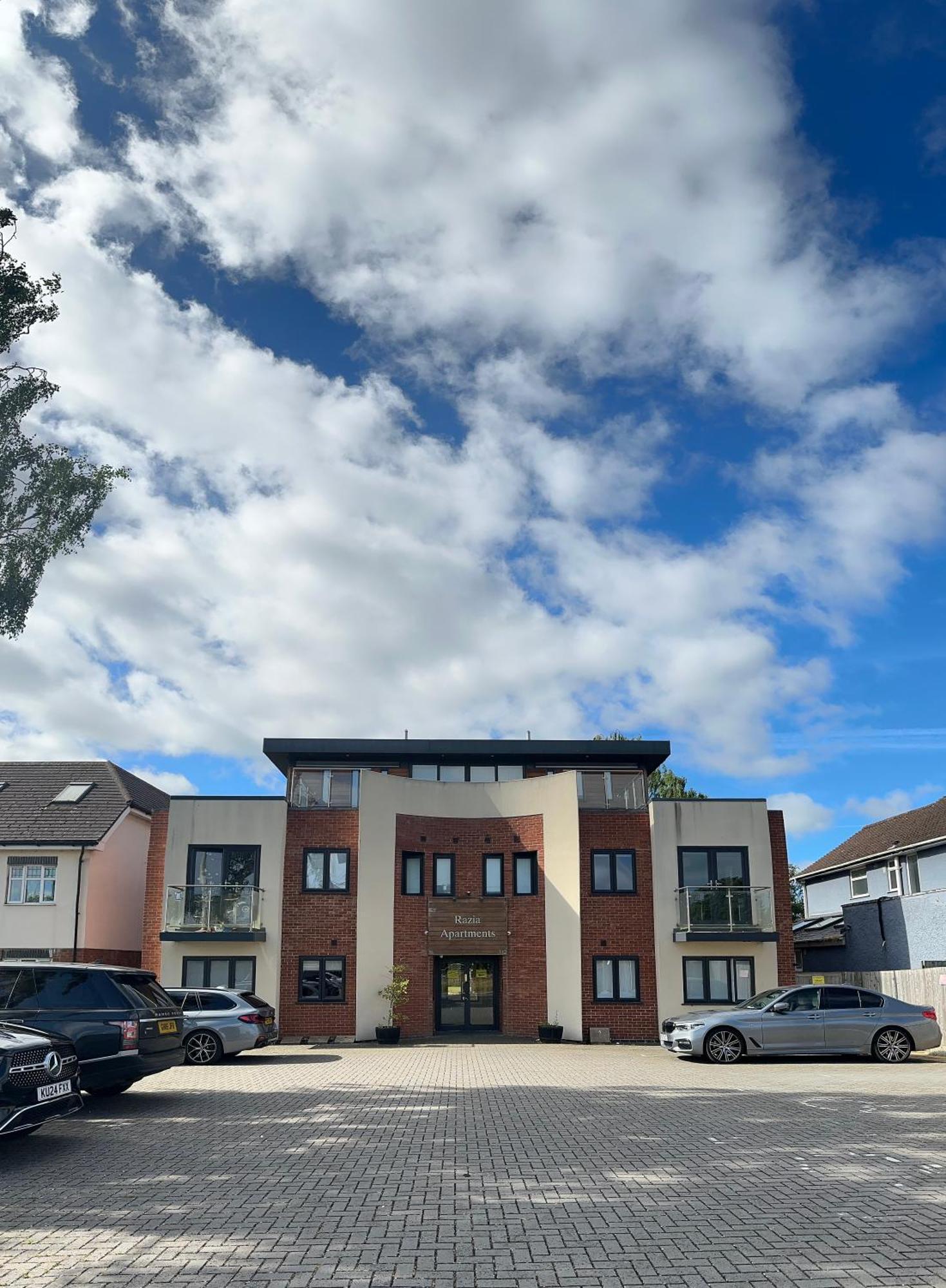 Apartamento The Kensington Apartment, Free Carpark, Ideal Location For Exploring & Nearby Places, Easy Access To Ring Road Mini Plant, Universities & Science Parks *